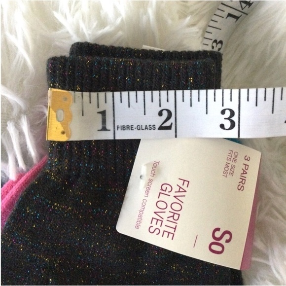 SO Woman’s Juniors 3 pair glove 2 pair sock set OSFM gloves 9-11 sock - Picture 10 of 12